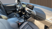 Intérieur BMW X3 xDrive30e – tableau de bord et sièges avant d’un SUV hybride d'occasion à Perpignan / voiture occasion Perpignan